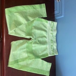 Etch green NEW WITHOUT TAGS ARISE PURE LEGGINGS